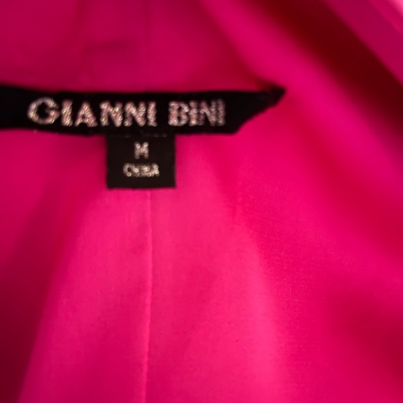 Gianni Bini HOT PINK cape style dress Medium - Picture 7 of 9